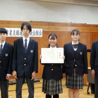 犯罪被害者を支援　八千代東高生、本売って寄付　署長感謝状　八千代署
