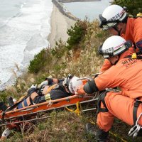 屏風ケ浦から転落想定　旭市消防が負傷者救出訓練