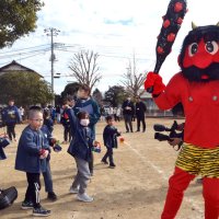 特産落花生で元気に豆まき！　幼稚園児が節分楽しむ　八街