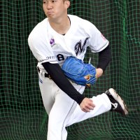 石垣元衝撃の初ブルペン　７割も力強さ「バケモン」級　悠然１５球「楽しく」　都城キャンプ　千葉ロッテ