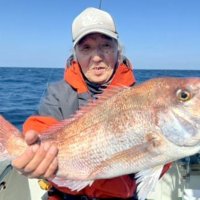 飯岡沖で釣り上げたマダイ（写真は「梅花丸」提供）
