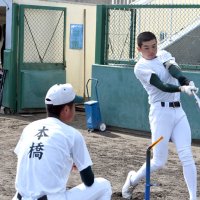 復調へバット振り込む　「次戦のキーマン」石崎　【専大松戸　甲子園だより】