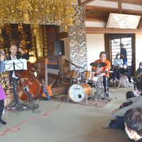本堂でジャズ　食事楽しむ　子ども食堂と寺院コラボ　佐倉・寺崎地区