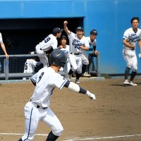 春季県高校野球大会は４強が出そろう。千葉学芸―東京学館浦安は延長１０回タイブレークの末、東京学館浦安が逆転サヨナラ勝ちで初の進出を決めた＝２６日、千葉市の県総合スポーツセンター野球場　比嘉佑介撮影