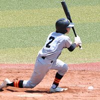 八千代松陰―日出学園　５回表日出学園１死二、三塁、菊池が左中間に２点二塁打を放つ＝２日、国府台