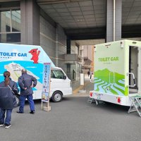 千葉県が導入したトイレカー。背面や側面にはチーバくんや海ほたるが描かれた＝千葉県庁
