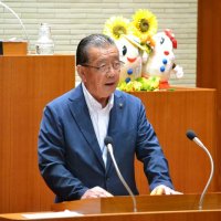 １１月の市長選に不出馬を表明した北村市長＝２９日、八街市議会議場
