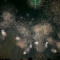 圧巻演出節目祝う　いなげの浜で花火大会　千葉市美浜区　記念イベント市内各所に　千葉開府９００年
