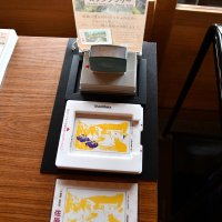 スタンプの色を重ねていくと少しずつ絵が浮かび上がってくる仕組み