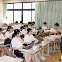 「おもしろ散歩」授業に　本紙連載　地域見つめる“目”養う　西千葉駅テーマに記事執筆も　千葉大付属中