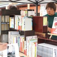 古本「ぶっく市」で交流　市民団体が初開催　道の駅きょなん