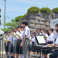千葉市歌などを歌った市合同合唱団＝１日、千葉市中央区の亥鼻公園