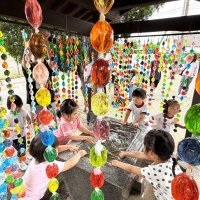 「彩水のれん」カラフル　親子で神社に飾り付け　袖ケ浦