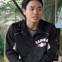 「天国の長嶋さんに思いを届けたい」と意気込む佐倉高野球部主将の筒井さん＝５月、佐倉市の同校