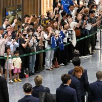「最高の景色見せて」　初制覇願いファン集結　サッカーＷ杯・森保Ｊ成田から出発
