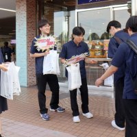 痴漢、盗撮に注意！　茂原署、高校生らと駅で啓発