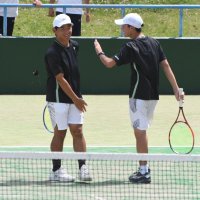 先輩頼もしさ全開　学浦　テニス県高校総合