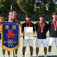 男子団体決勝で優勝した東京学館浦安＝県総合ＳＣ
