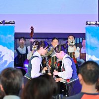 幕総オケ部のオケスト「サウンド・オブ・ミュージック」』がオープニングを飾った＝６日、千葉市中央区