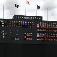 長嶋茂雄さんの一周忌に合わせて行われた佐倉高－熊谷高の追悼試合。第１試合は熊谷が６－１で勝利した＝長嶋茂雄記念岩名
