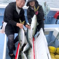 鹿島沖でゲットしたワラサ（写真は「幸栄丸」提供）
