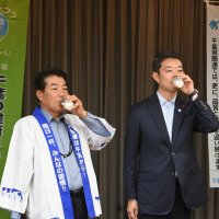 新鮮牛乳アピール　千葉県酪農組合が知事表敬