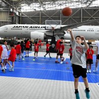 ＪＡＬ格納庫でバスケット教室　成田空港　ジェッツ選手が指導