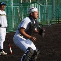 守備練習に励む吉岡
