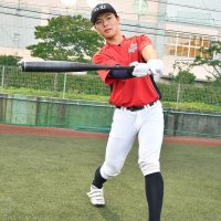 キャッチボールする東京学館浦安・関川＝浦安市
