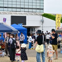 記念イベントも開かれ、多くの人でにぎわった