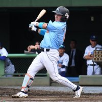 ５回裏ハナマウイ１死満塁、杉山が勝ち越しの２点二塁打を放つ
