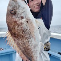 鹿島沖でゲットしたマダイ（写真は「幸栄丸」提供）
