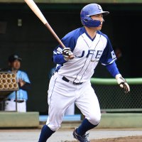 ＪＦＥ東日本―ハナマウイ　３回表ＪＦＥ東２死一、二塁、小松が右前適時打を放つ＝２３日、さいたま市の埼玉県営大宮公園野球場