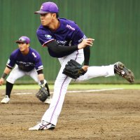 日本通運―日本製鉄かずさマジック　力投するかずさマジック・吉田哉＝２３日、さいたま市の埼玉県営大宮公園野球場