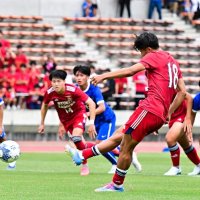 通経大柏―市船橋　後半追加タイム、ＰＫで同点ゴールを決める流通経大柏・渡辺＝１４日、柏市・柏の葉公園総合競技場