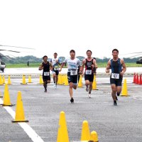 駐屯地内を疾走！　木更津トライアスロン　小雨の中、非日常感も満喫