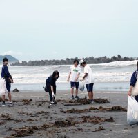 大原高生、海岸を清掃いすみ　ウミガメ産卵の砂浜　「貴重な自然、大切に」