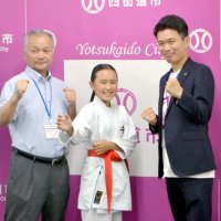 全国大会へ意気込み　四街道・小学５年　在間さん　市長に空手披露